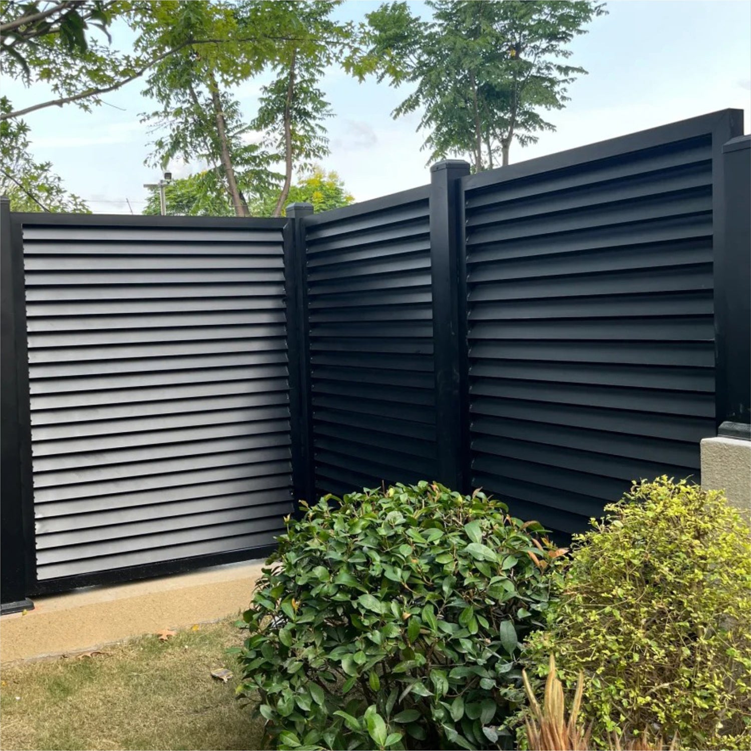 ALUMINUM ASSEMBLED LOUVER FENCE 72in X 72in